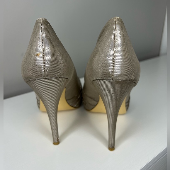 Lulu Townsend metallic gold heels. Small platform with 4.5” heels. Size 8.5. - Picture 6 of 10